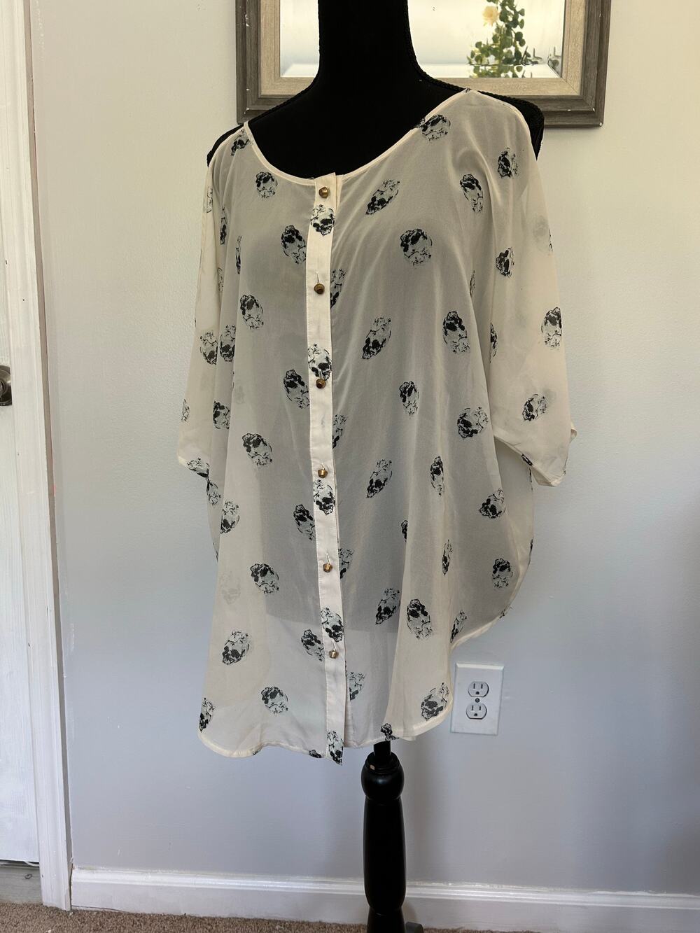 IRON FIST SKULL A DOT WOMEN NUDE KEYHOLE BLOUSE US SIZE [Regular,M]